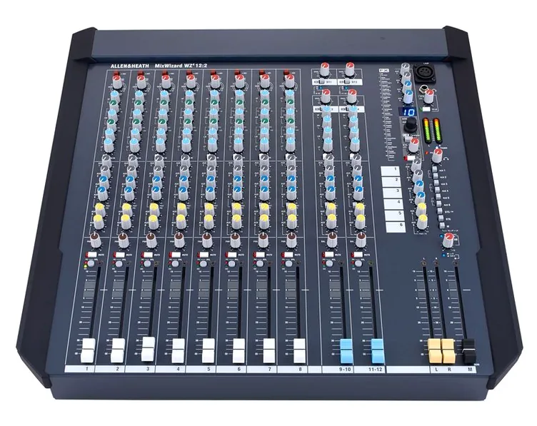 Allen & Heath WZ4 12:2, face avant et faders, photo 2