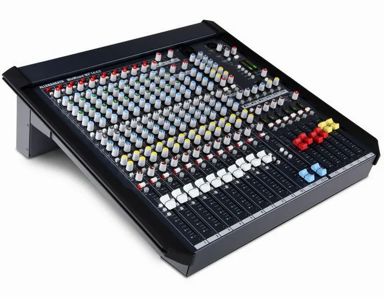 Allen & Heath WZ4 14:4:2, vue de trois quarts, photo 3