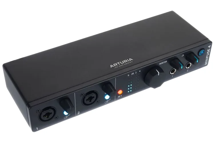 Arturia MiniFuse 4 Black, face arrière et connectique, photo 3