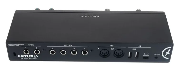Arturia MiniFuse 4 Black, vue de trois quarts, photo 4