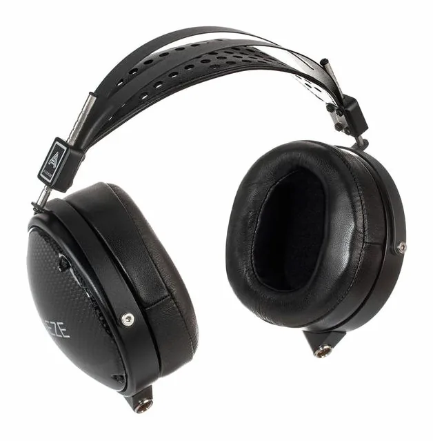 Audeze LCD-XC, vue de trois quarts, photo 3