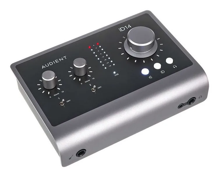 Audient iD14 MKII, vue de trois quarts, photo 3