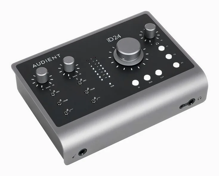 Audient iD24, vue de trois quarts, photo 3