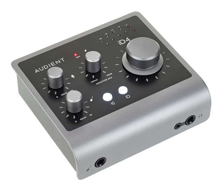 Audient iD4 MKII, vue de trois quarts, photo 3