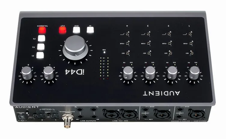 Audient iD44 MKII, face arrière et connectique, photo 4