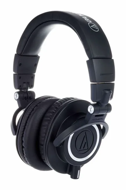 Audio-Technica ATH-M50X, vue de trois quarts, photo 3