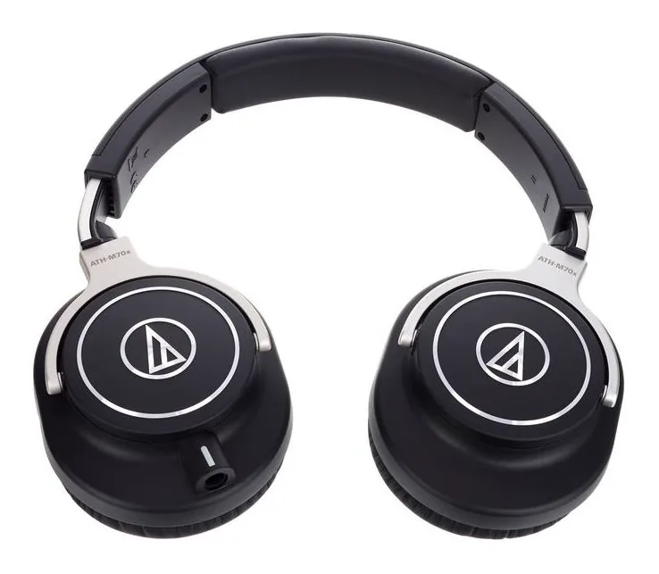 Audio-Technica ATH-M70X, vue de trois quarts, photo 4