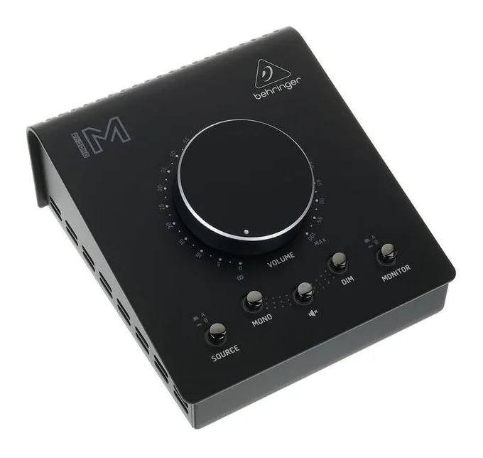 Behringer Studio M, vue de face, photo 3