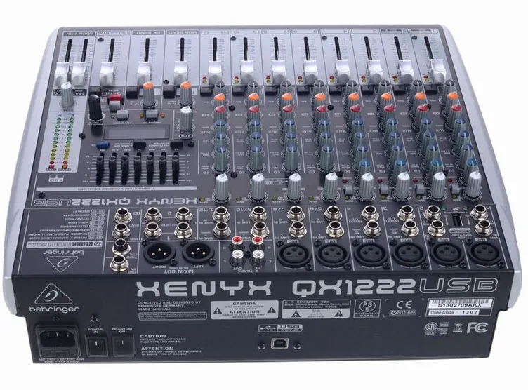 Behringer Xenyx QX1222USB, vue de trois quarts, photo 3