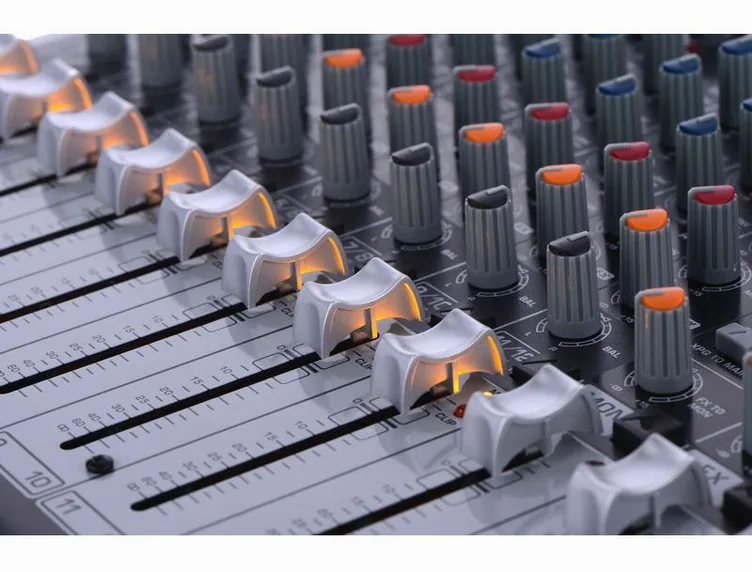 Behringer Xenyx QX1222USB, potentiomètres, photo 4