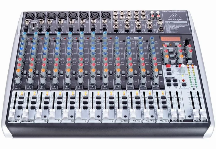 Behringer Xenyx QX2222USB, face avant et faders, photo 2