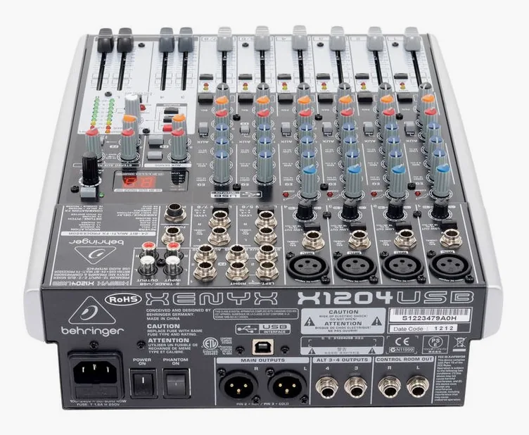 Behringer Xenyx X1204 USB, face avant et faders, photo 3