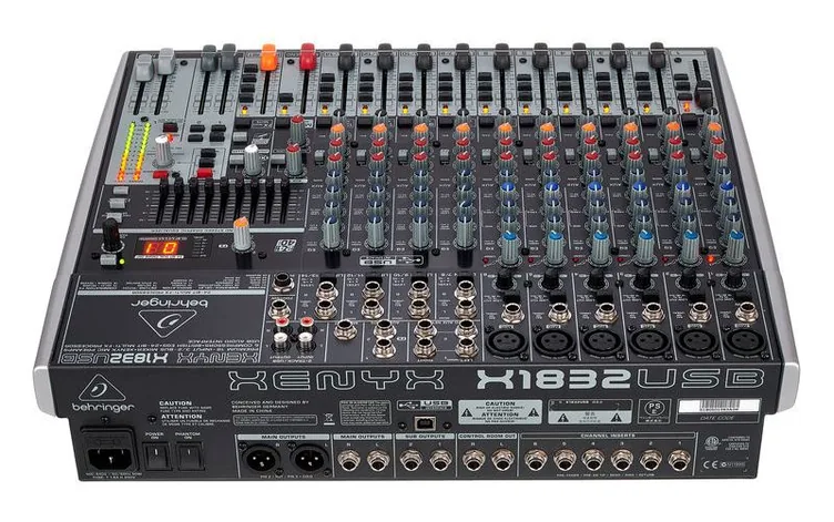 Behringer Xenyx X1832USB, face arrière, photo 4