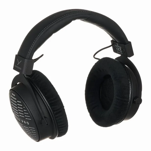 beyerdynamic DT 1990 Pro MKII, vue de trois quarts, photo 2