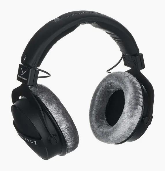 beyerdynamic DT 770 PRO X, vue de trois quarts, photo 2