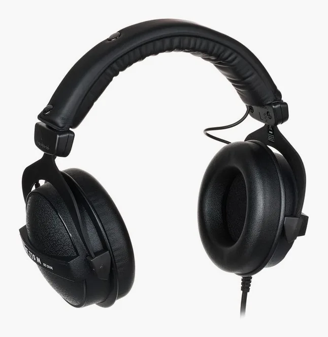 beyerdynamic DT-770 M, vue de trois quarts, photo 2