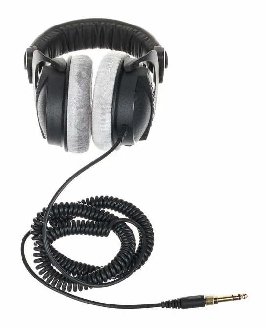 beyerdynamic DT-770 Pro 250 Ohm, vue de trois quarts, photo 4