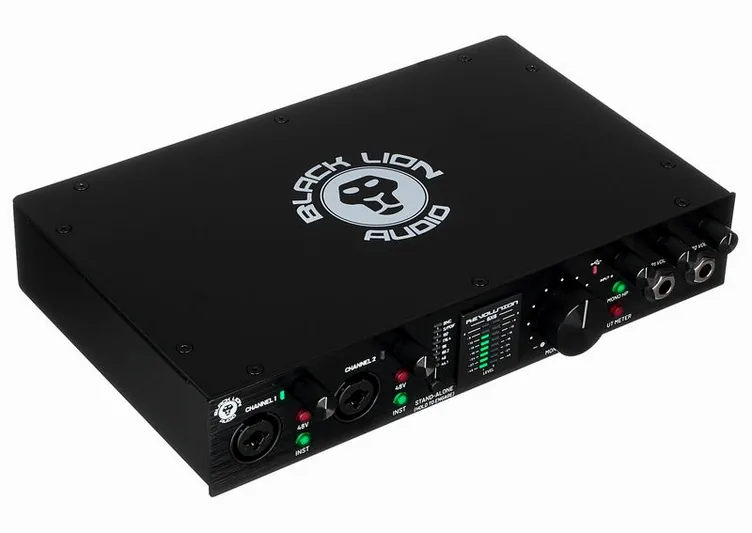 Black Lion Audio Revolution 6x6, vue de trois quarts, photo 3