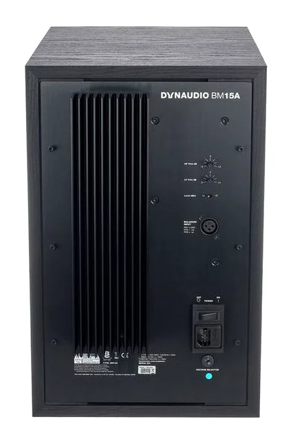 Dynaudio BM15A Right, vue de trois quarts, photo 4