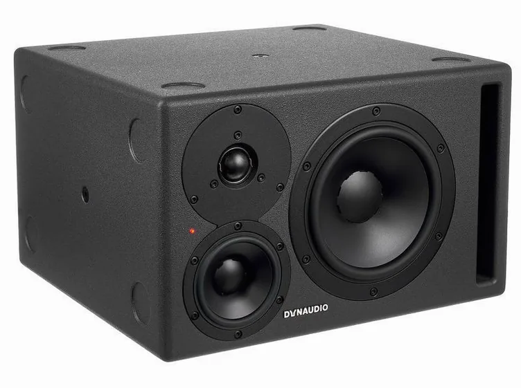 Dynaudio Core 47 Left, vue de trois quarts, photo 3