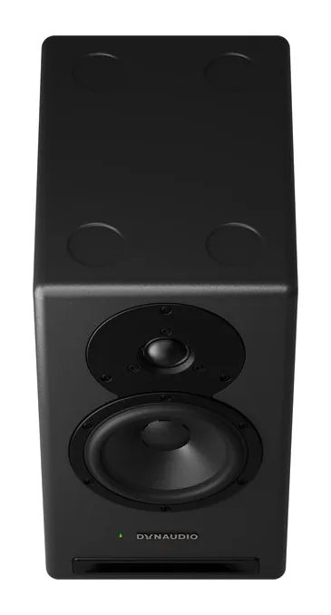 Dynaudio Core 5, vue de trois quarts, photo 3