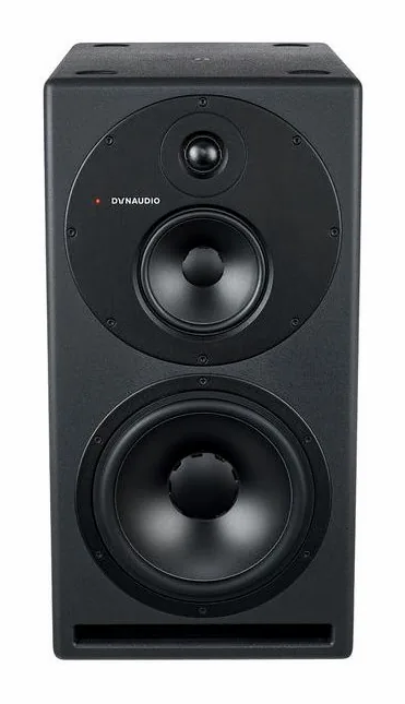 Dynaudio Core 59, vue de trois quarts, photo 2