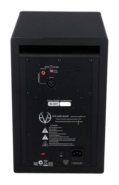 EVE Audio SC207 All Black, vue de trois quarts, photo 4