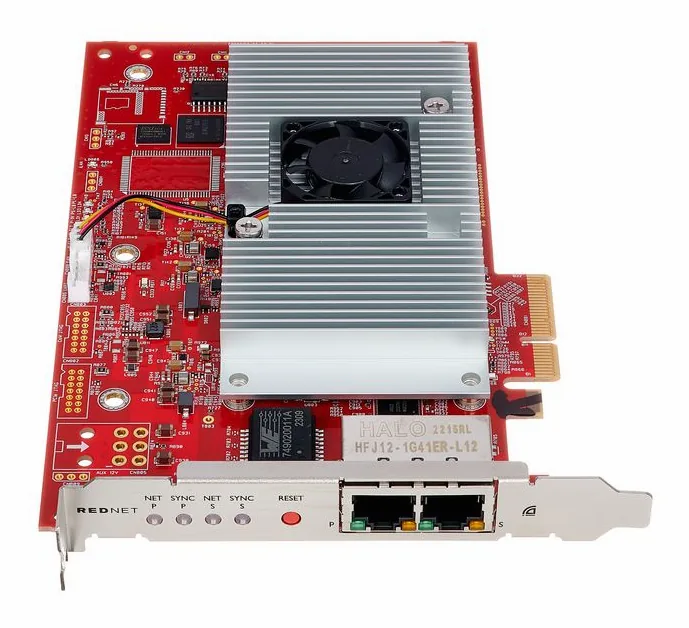 Focusrite RedNet PCIeNX, vue de trois quarts, photo 2