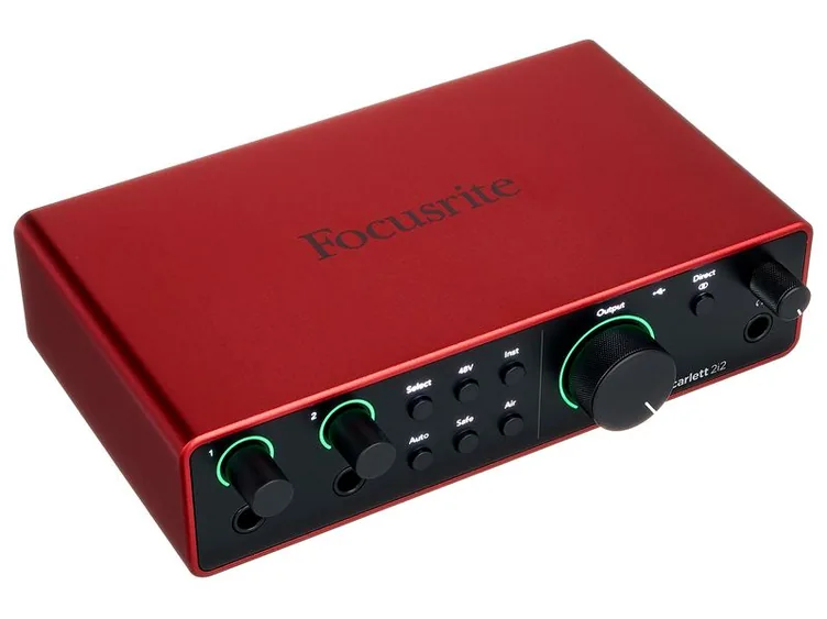 Focusrite Scarlett 2i2 Studio 4th Gen., vue de trois quarts, photo 4