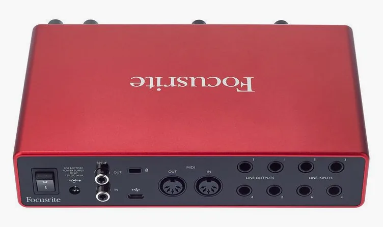 Focusrite Scarlett 8i6 3rd Gen, face arrière et connectique, photo 4