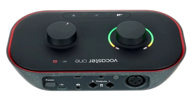 Focusrite Vocaster One, vue de trois quarts, photo 4