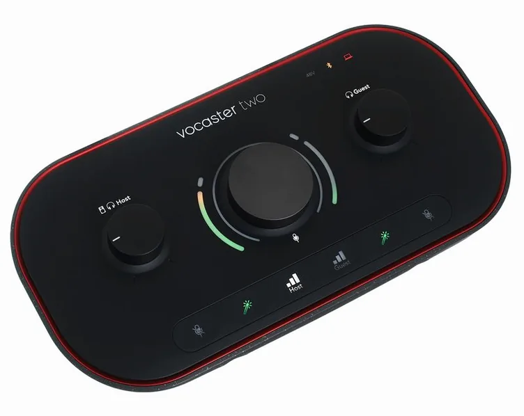 Focusrite Vocaster Two, vue de trois quarts, photo 3