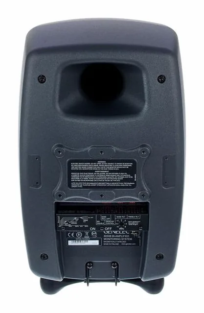 Genelec 8050 BPM, vue de trois quarts, photo 4
