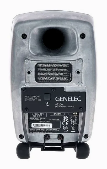 Genelec 8320 RAW, vue de trois quarts, photo 4