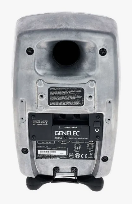 Genelec 8330 RAW, vue de trois quarts, photo 4