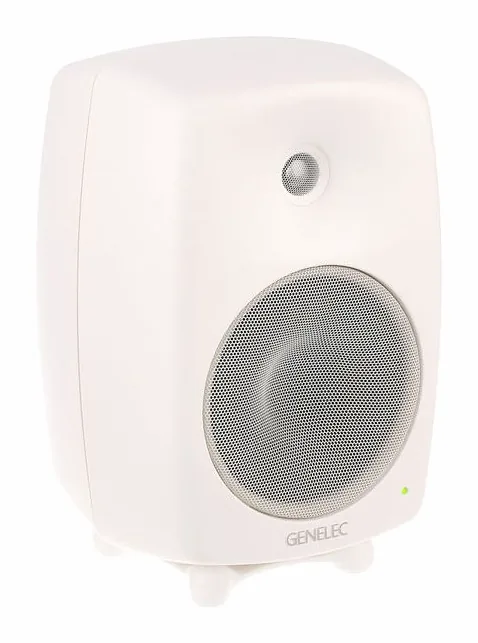Genelec 8340 AWM, vue de trois quarts, photo 3