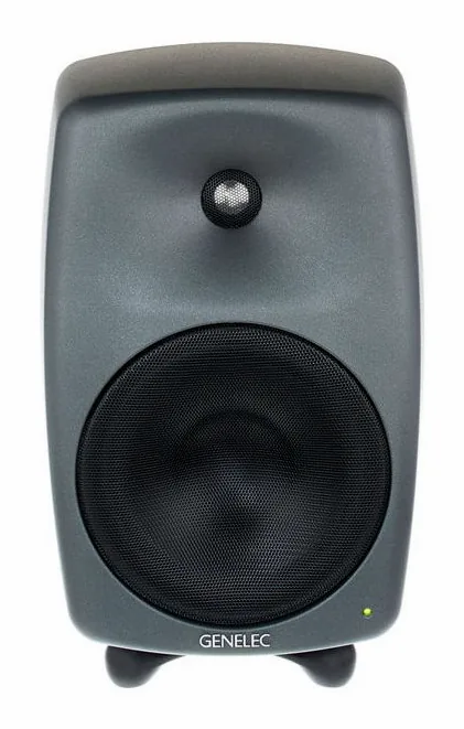 Genelec 8350 APM, vue de trois quarts, photo 2