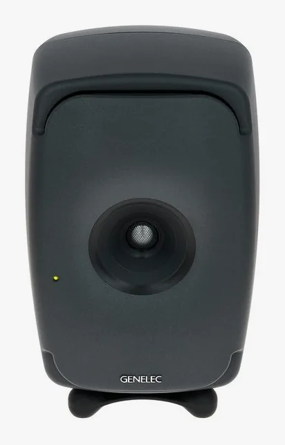 Genelec 8351BP, vue de trois quarts, photo 2
