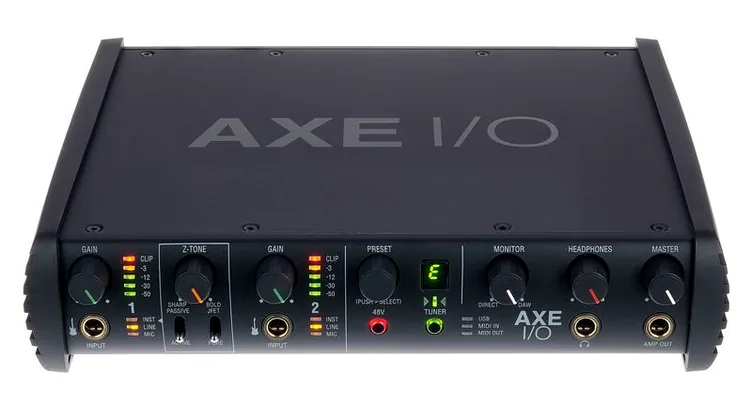 IK Multimedia AXE I/O+AmpliTube5+Tonex MAX, vue de trois quarts, photo 4