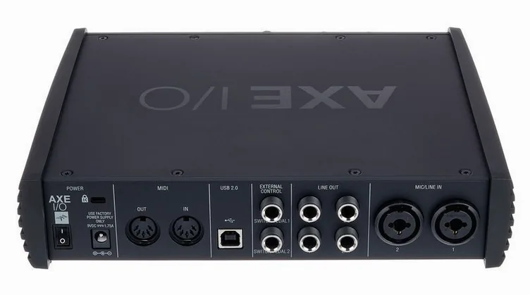 IK Multimedia AXE I/O, vue de trois quarts, photo 4