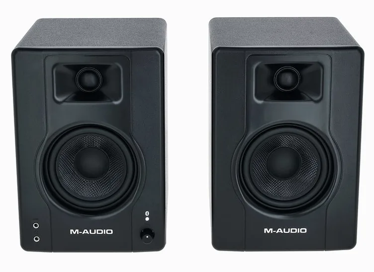 M-Audio BX4BT, vue de profil, photo 2