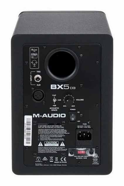 M-Audio BX5 D3, vue de trois quarts, photo 4