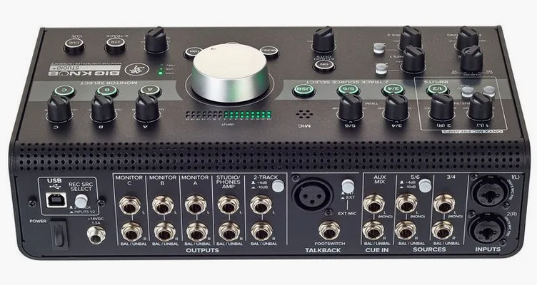 Mackie Big Knob Studio+, vue de trois quarts, photo 4