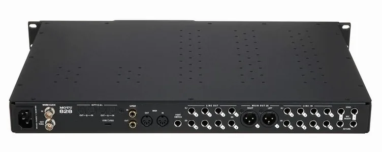 MOTU 828 (2024), face avant, photo 4