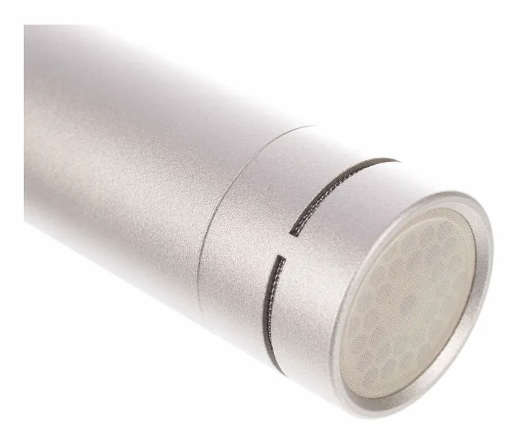 Neumann KM185, vue de trois quarts, photo 3