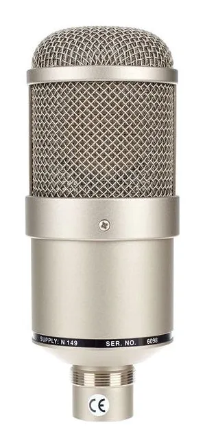 Neumann M147, vue de profil, photo 3