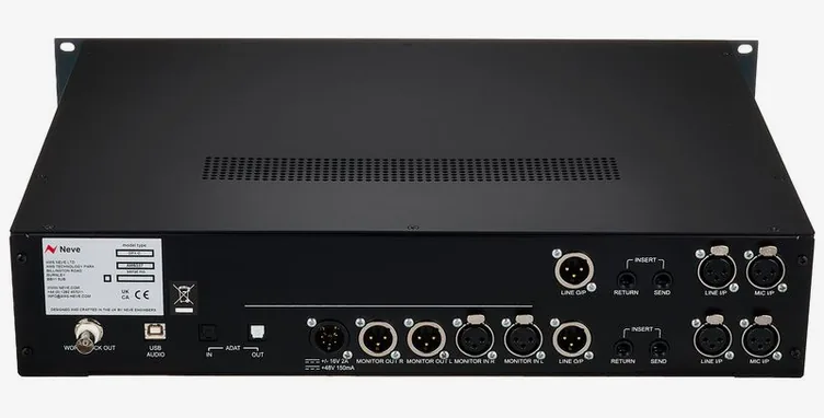Neve 1073DPX-D, vue de trois quarts, photo 4