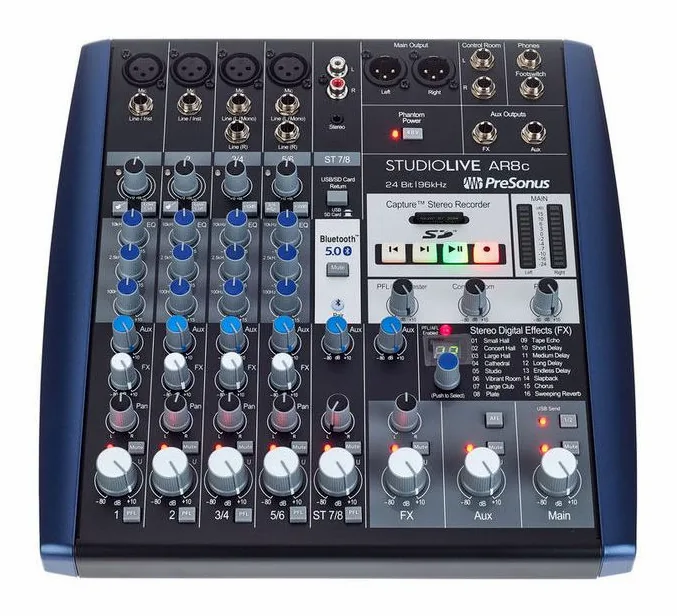 Presonus StudioLive AR8c, vue de trois quarts, photo 2