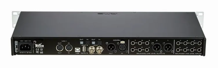 RME Fireface UFX II, vue de trois quarts, photo 4