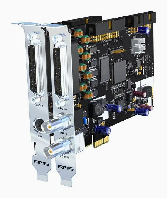 RME HDSPe AES, vue de trois quarts, photo 2